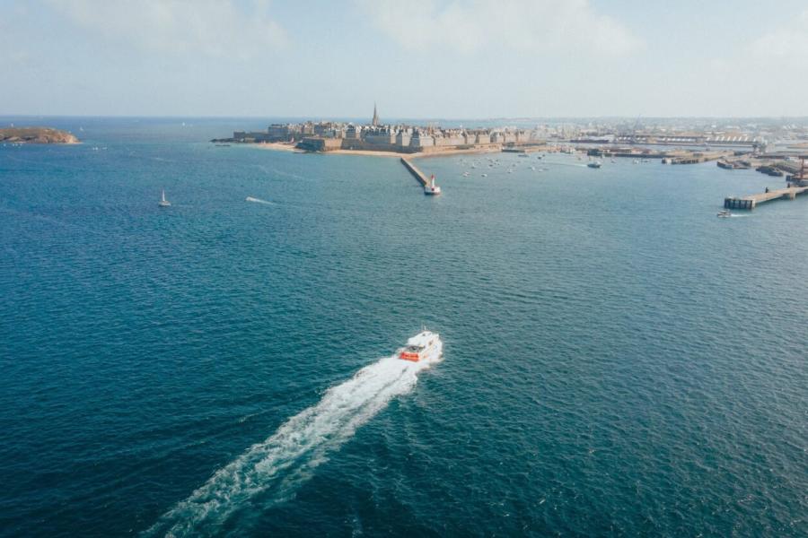 Les Bateaux Rouges